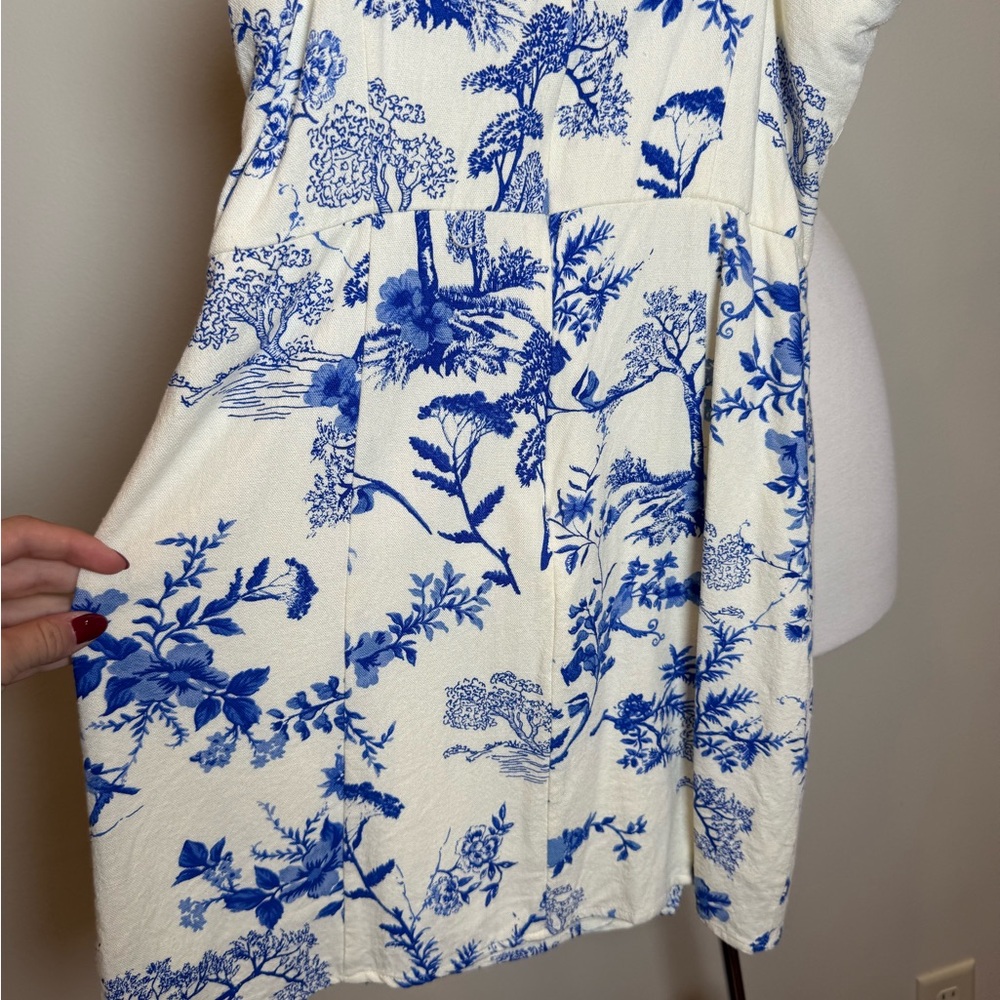 En Creme Blue and White Floral Mini Dress - Picture 2 of 5